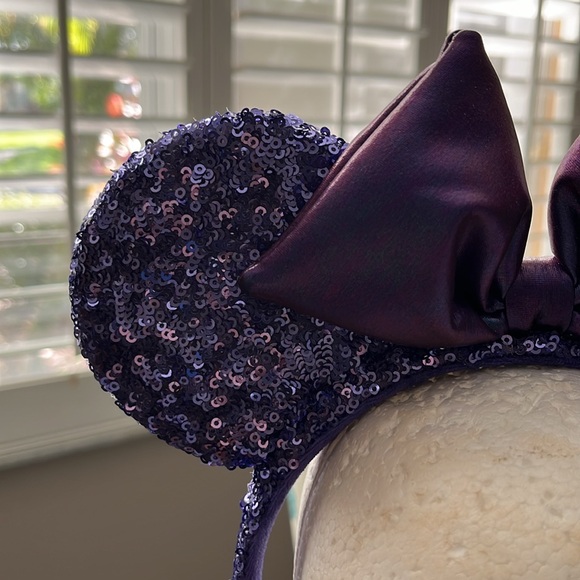 Disney Parks purple sequin Minnie mouse Ear band never worn - Picture 3 of 15